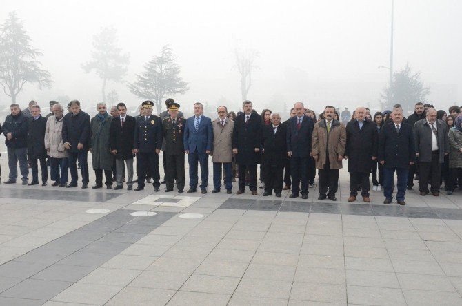 Düzce’de Öğretmenler Günü Çelenk Töreniyle Başladı