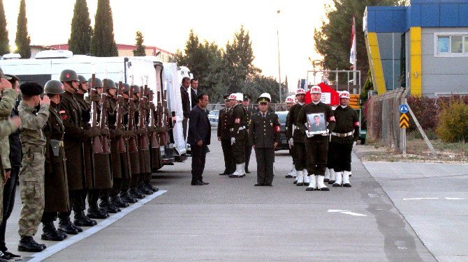 Fırat Kalkanı Harekatı’nda Şehit Olan 3 Askerin Cenazeleri Memleketlerine Uğurlandı