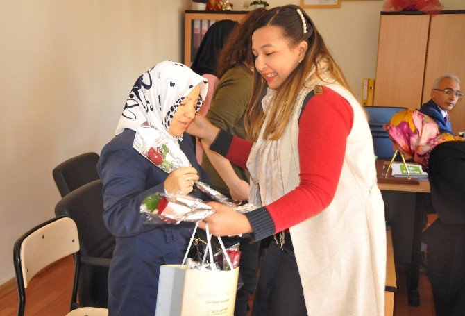 Belediye Personellerinden Öğretmenlere 24 Kasım Ziyareti