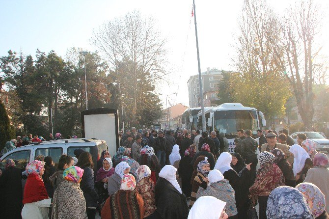 Bilecik’te 87 Kişilik Umre Kafilesi Kutsal Topraklara Uğurlandı