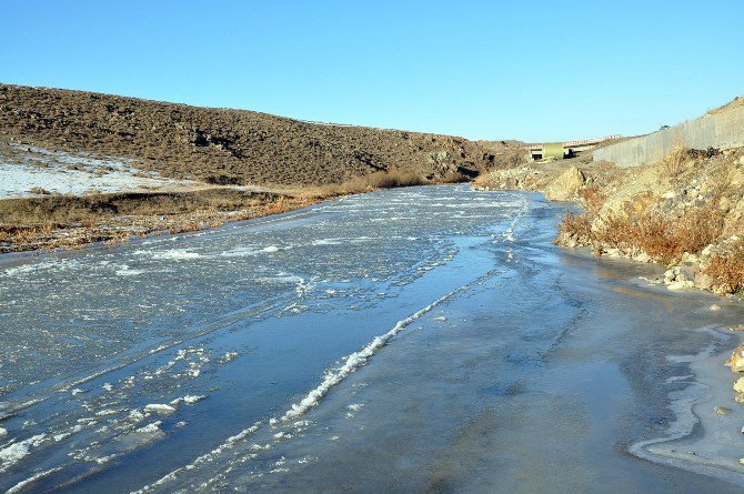 Kars Çayı Aşırı Soğuktan Bir Günde Doğdu