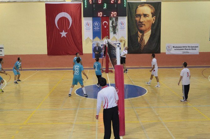 Karaman’da Öğretmenler Günü Voleybol Turnuvası Sona Erdi