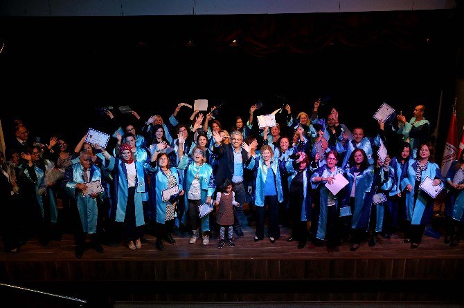 Aile Üniversitesi İlk Mezunlarını Verdi