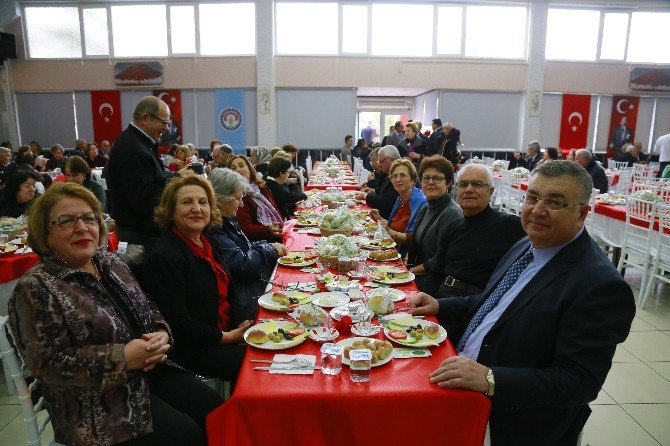 Kırklareli Belediyesi Emekli Öğretmenleri Unutmadı