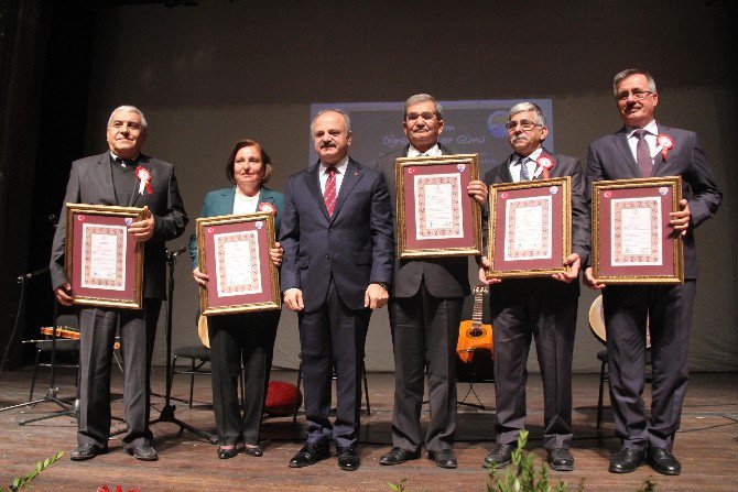 Mersin’de Öğretmenler Günü Törenle Kutlandı