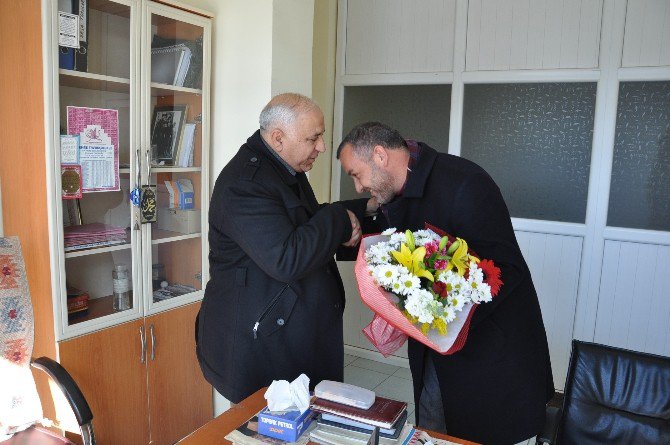 Mhp Kars İl Başkanı Özcan, Öğretmenini Unutmadı