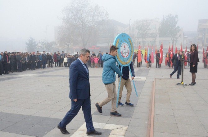 Düzce’de Öğretmenler Günü Çelenk Töreniyle Başladı