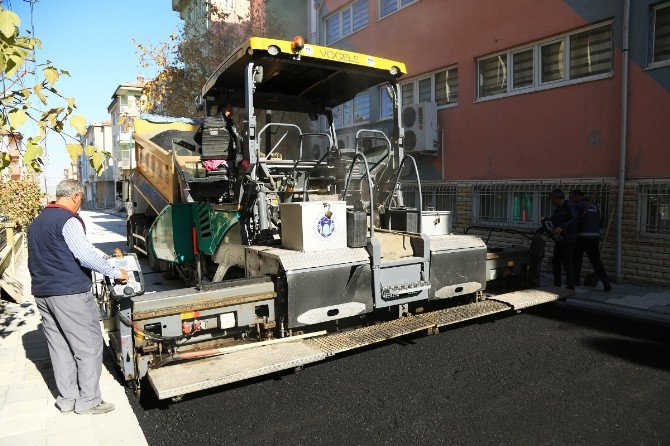 Selçuklu Mahallesi’nde Yollar Asfaltlanıyor