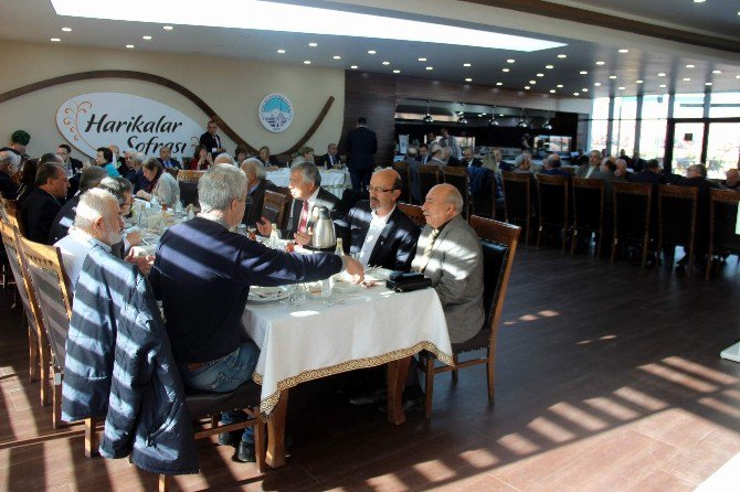 Kayseri Lisesi Mezunları Kahvaltıda Bir Araya Geldi