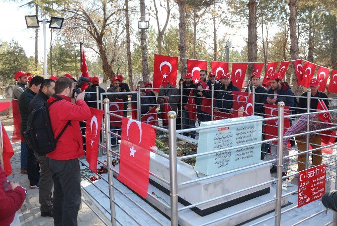 15 Temmuz Gazilerinden Şehit Ömer Halisdemir’in Kabrine Ziyaret