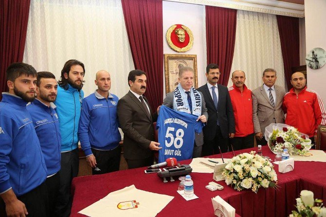 Şarkışla Belediyespor Kulübü, Vali Gül’ü Ziyaret Etti