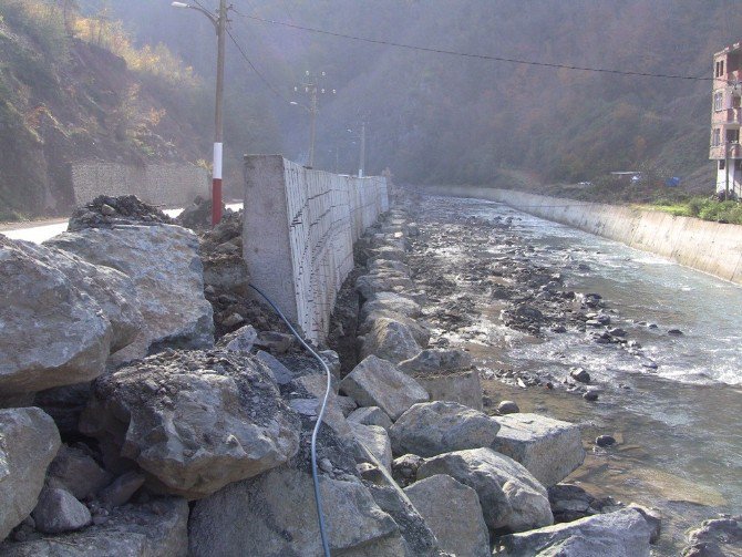 Borçka Ve Murgul’daki Dere Islahları İyileştiriliyor