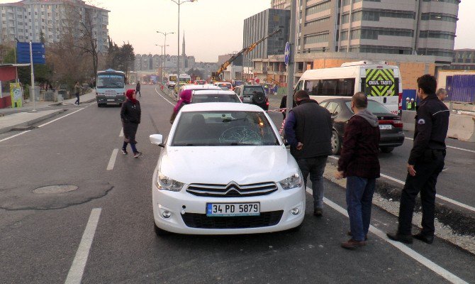 Üniversite Öğrencisine Otomobil Çarptı