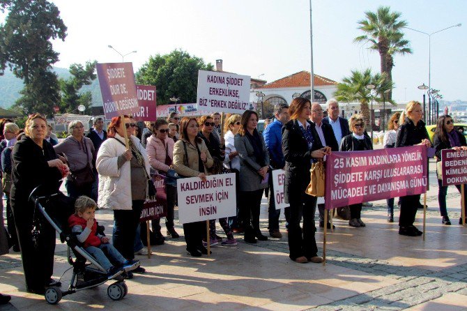 Çeşmeli Kadınlar ’Şiddete’ Karşı Yürüdü