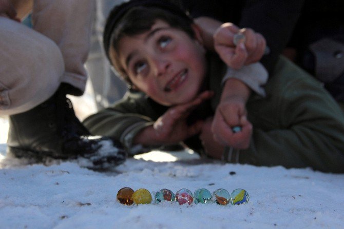 Erzurum’da Çocukların Kızak Ve Misket Keyfi