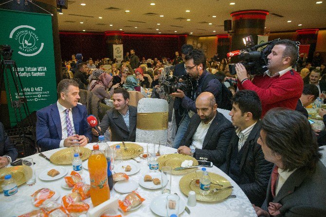 Öğretmenler, Niran Ünsal Şarkılarıyla Eğlendi