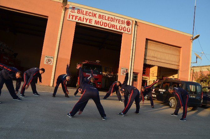 İtfaiye Erleri Yangınlara Her Gün Düzenli Spor Yaparak Hazırlanıyor