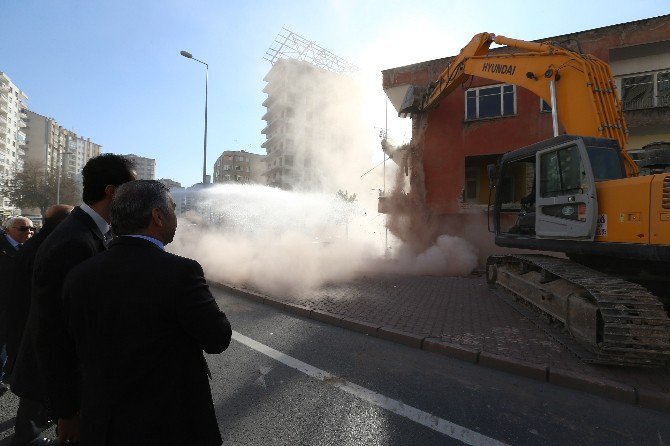 Viraneler Yıkılıyor, Geleceğe Dönüşüm Başlıyor