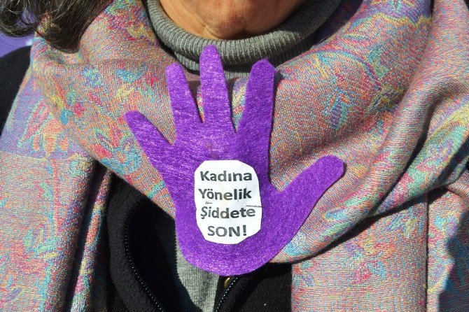 Kadına Yönelik Şiddete ‘Dur’ Diyebilmek İçin Farkındalık Standı Açtılar