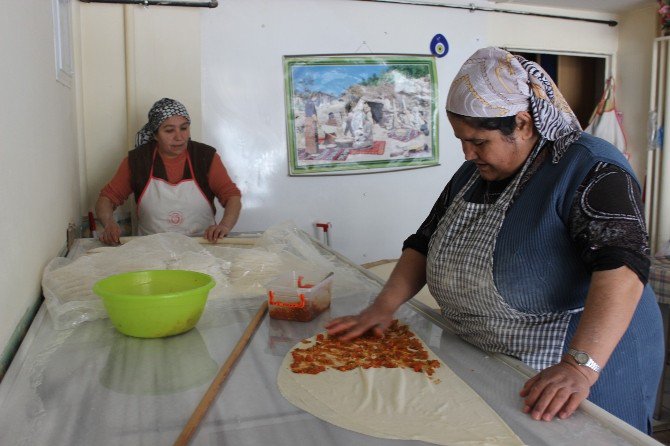 Kadınlar Yaptıkları Günlerde Topladıkları Paralarla İş Yeri Açtı