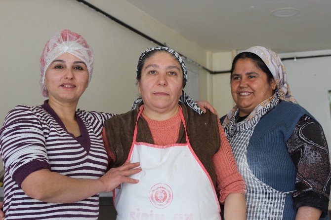 Kadınlar Yaptıkları Günlerde Topladıkları Paralarla İş Yeri Açtı