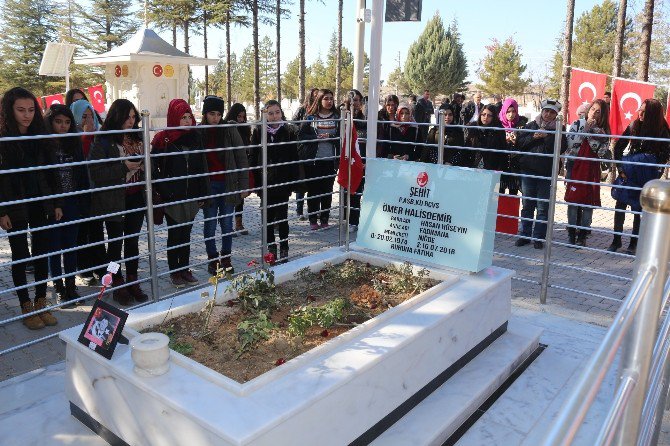 Kırşehirli Liselilerden Ömer Halisdemir’in Kabrine Ziyaret