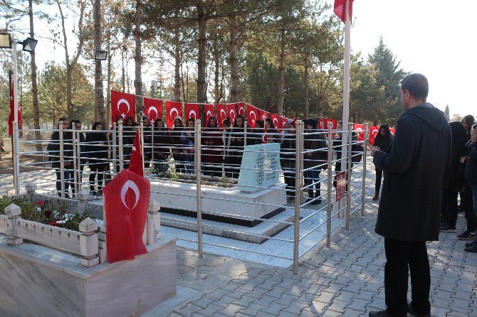 Kırşehirli Liselilerden Ömer Halisdemir’in Kabrine Ziyaret