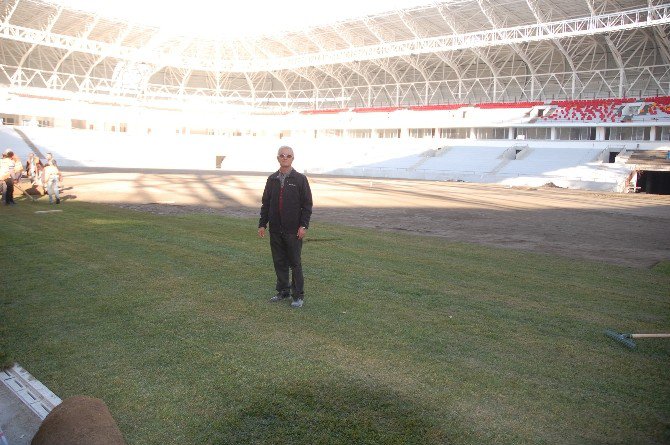 Malatya Arena Stadı’nın Çimleri Serilmeye Başlandı