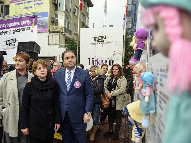 “Bebekler Duvarı” İle Kadına Şiddet Protesto Edildi