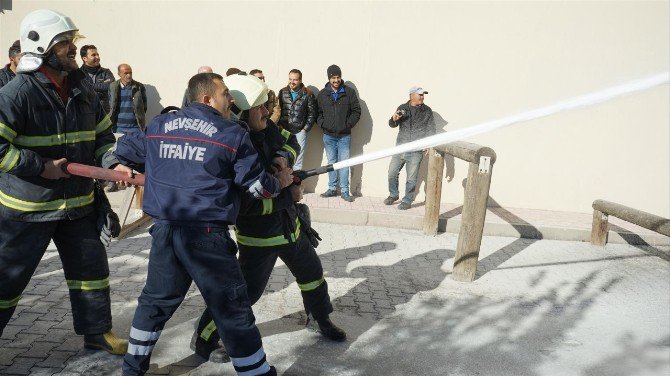 Nevşehir Belediyesi Personeli Yangın Tatbikatı Yaptı