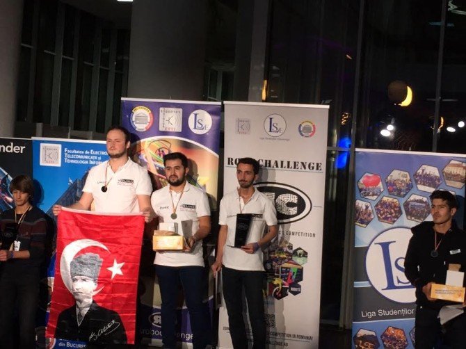 Aydın Üniversitesi Öğrencisi, Robochallenge’a Damgasını Vurdu