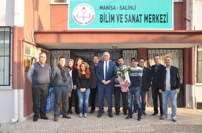 Eğitimci Başkandan Öğretmenlere Çiçekli Kutlama