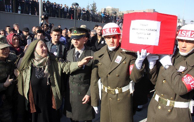 Erzurum’da Binler, Şehidini Son Yolculuğuna Uğurladı