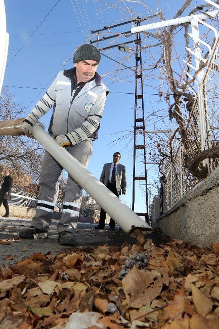 Talas’ta Teknolojik Yaprak Temizliği