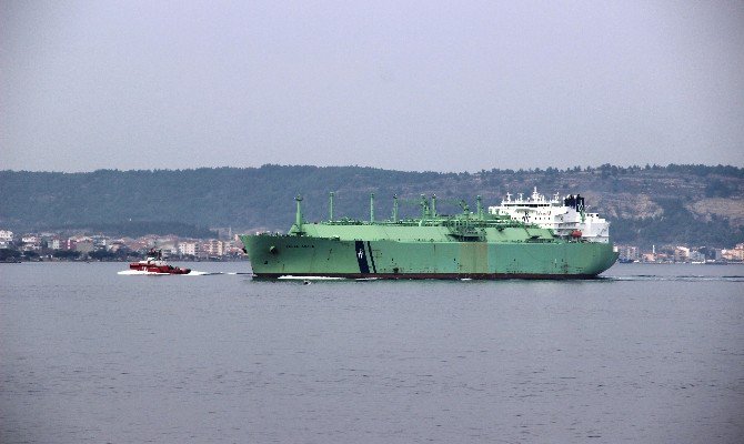 Doğalgaz Tankeri Boğazdan Geçti