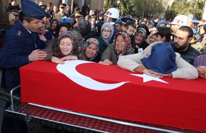 Şehit Babasını El Sallayarak Uğurladı