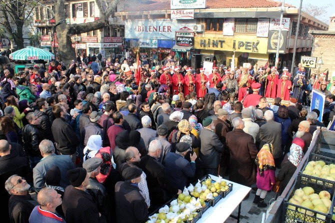 Bursa’da Bedava Armut İzdihamı