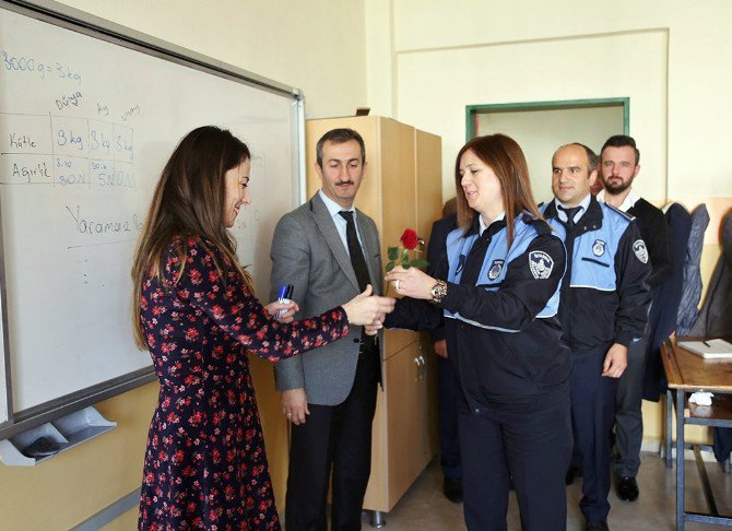 İstanbul Zabıtası Öğretmenleri Unutmadı