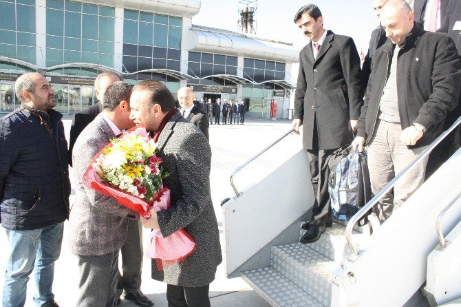 İzmit Belediye Başkanı Doğan Diyadin’deki Görevine Başladı