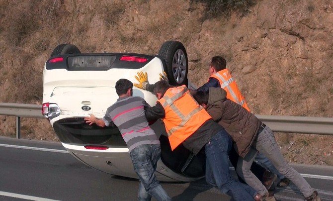 Tem’de Kamyonete Çarpan Otomobil Takla Attı: 2 Yaralı