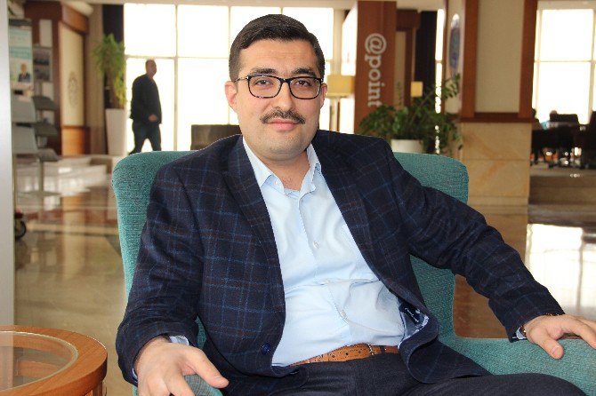 Tekin: “Ak Parti’de İstifa Etmeyen Arkadaşların Tavrı Doğru Değil”