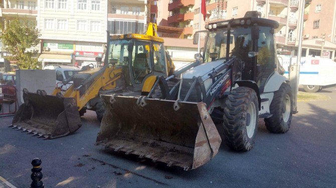 Kiraladıkları İş Makinelerini Satarken Suç Üstü Yakalandılar