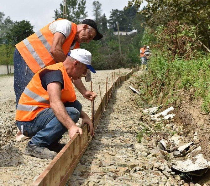 Altınordu’da Mahalle Yollarında “V Kanal” Çalışması Devam Ediyor