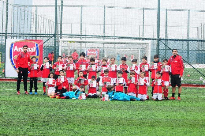 American Life’dan Arsenal Futbol Okulları’na Dil Eğitimi Desteği