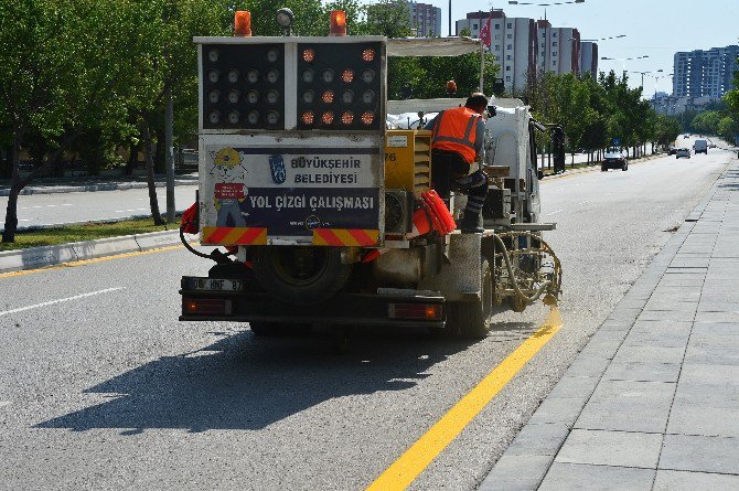 Başkent Yollarına Bin 500 Kilometre Yeni Yol Çizgisi