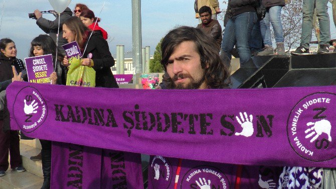 Kadınlar Kadına Yönelik Şiddeti Protesto Etti