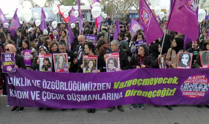 Kadınlar Kadına Yönelik Şiddeti Protesto Etti