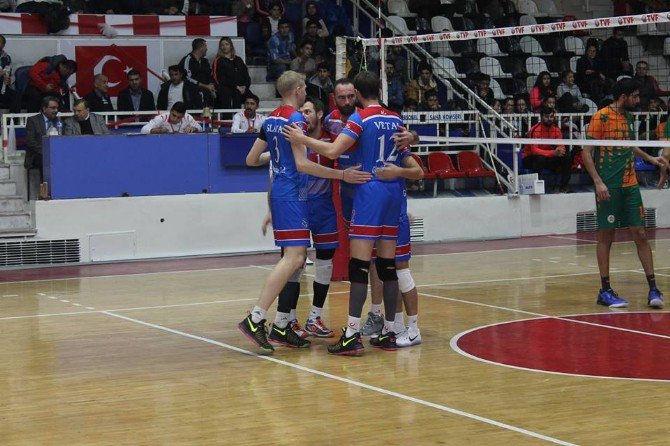 Malatya Büyükşehir Voleybol Takımı Sahasında 3-0 Mağlup Oldu