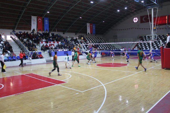 Malatya Büyükşehir Voleybol Takımı Sahasında 3-0 Mağlup Oldu