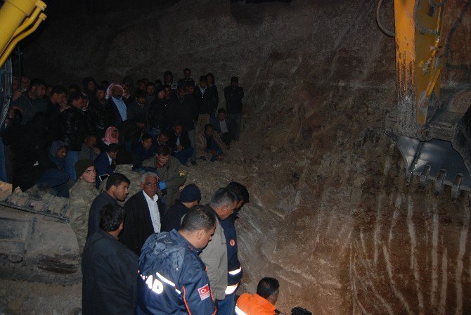 Sondaj Kuyusuna Düşen Kızın Cesedi 31 Saat Sonra Çıkarılabildi